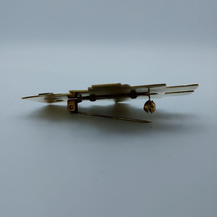 zoom sur l’épingle de sureté